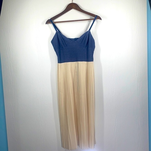 Pink Martini - Soft Chambray and Cream  Pleated MIDI Dress Size Medium - Picture 1 of 11